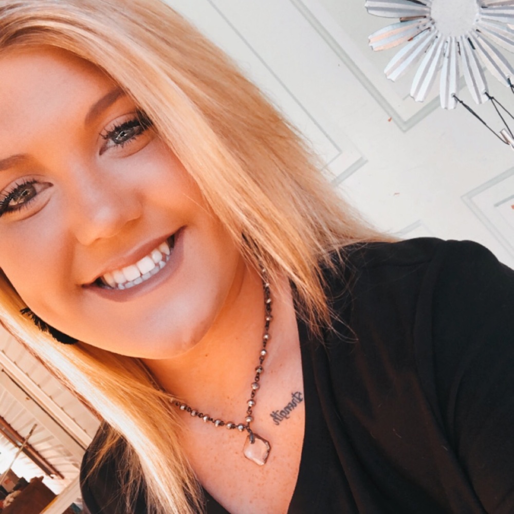 Meet your Posher, Abby